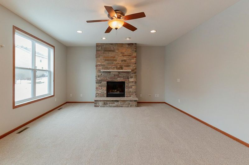 1520 Pembroke Ps, Chanhassen, MN 55317