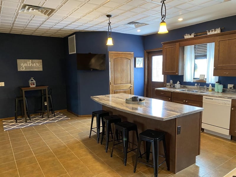 206 S Main St, Hendricks, MN 56136
