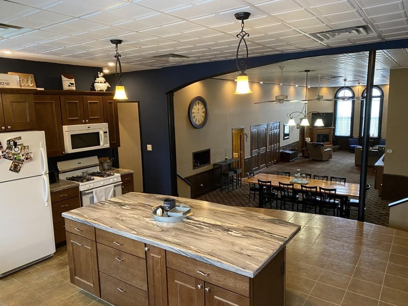 206 S Main St, Hendricks, MN 56136