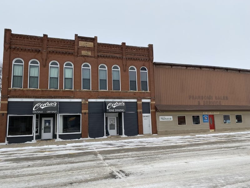 206 S Main St, Hendricks, MN 56136