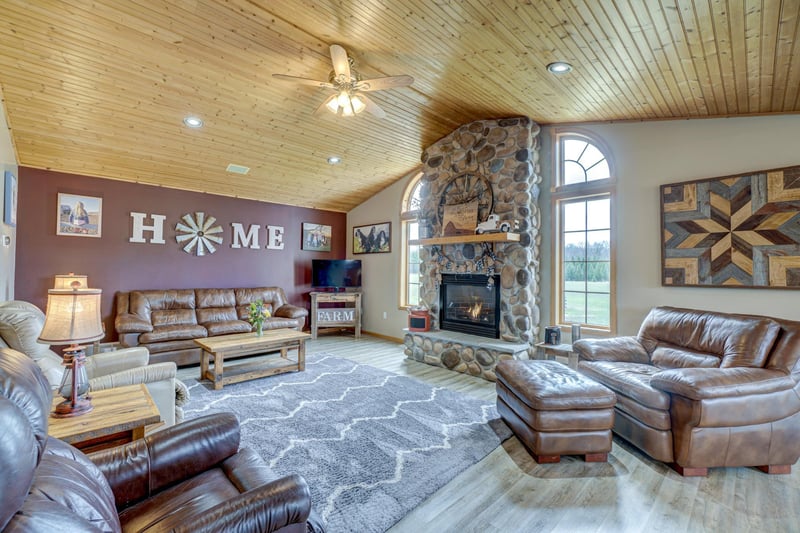 376 95th St, Clear Lake, WI 54005