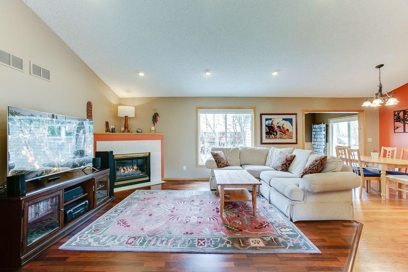 510 Suzanne Ave, Shoreview, MN 55126