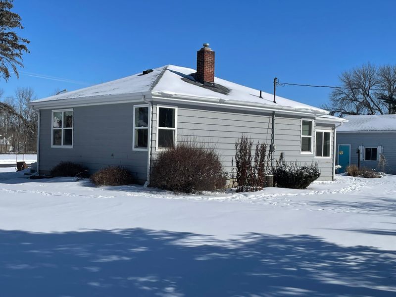 125 Pacific Ave, Waverly, MN 55390