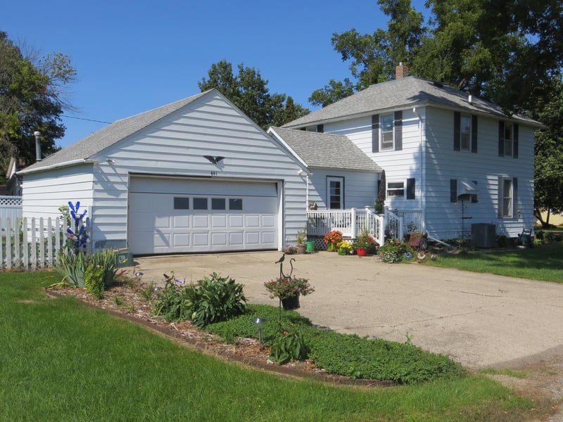 441 Pleasant St E, Amboy, MN 56010