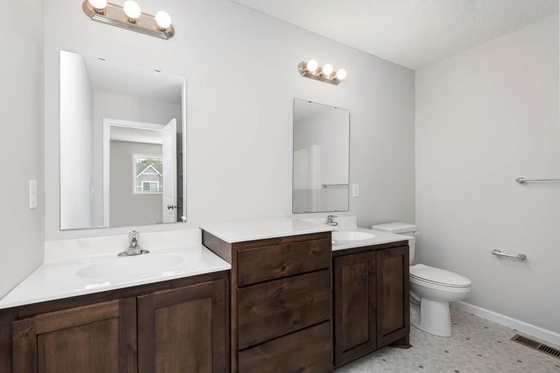 8503 Gateway Cir, Monticello, MN 55362