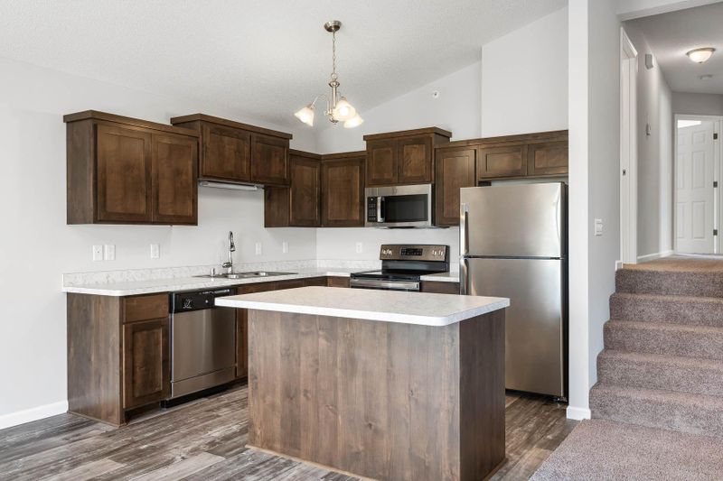 8503 Gateway Cir, Monticello, MN 55362