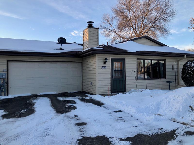 8626 S Maplebrook Cir, Brooklyn Park, MN 55445