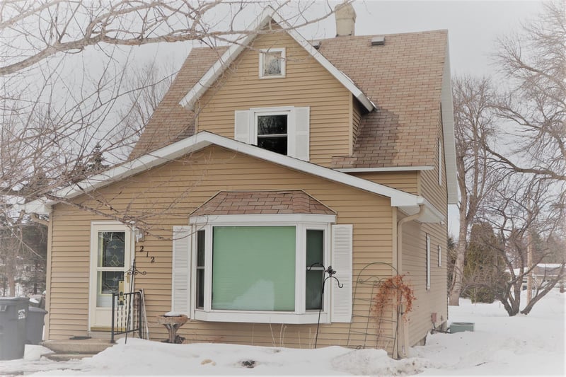 212 W 5th St, Cyrus, MN 56323