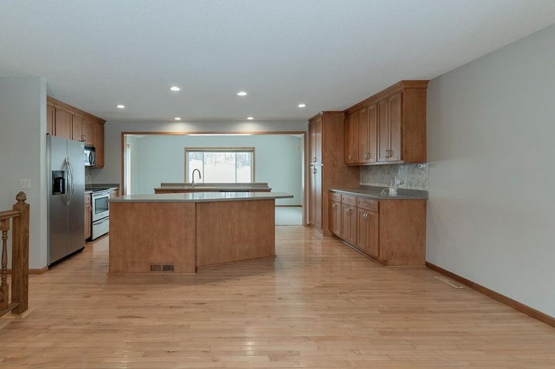 16836 Jonquil Trl, Lakeville, MN 55044