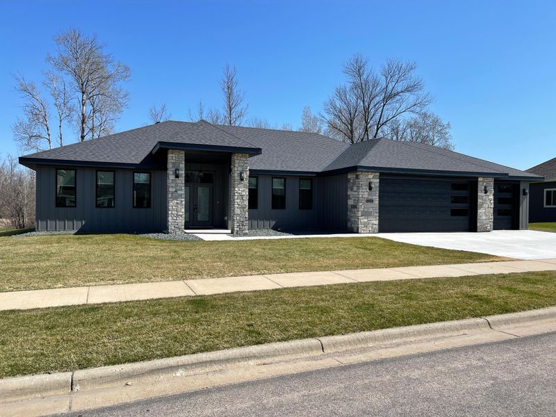 2413 34th St S, Saint Cloud, MN 56301