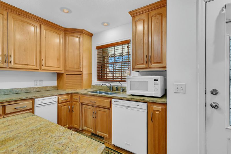 1226 Kilian Blvd SE, Saint Cloud, MN 56304