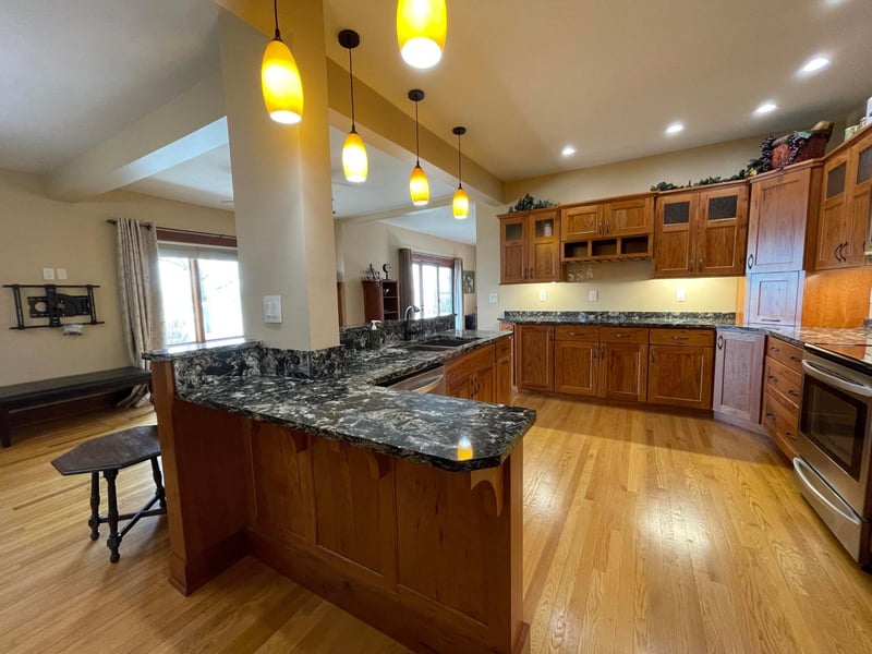 820 River St, Dakota, MN 55925