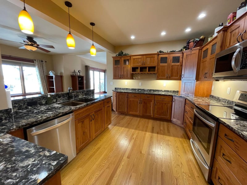 820 River St, Dakota, MN 55925