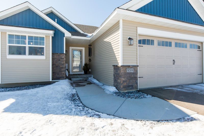 959 Forest Edge Cir, Jordan, MN 55352