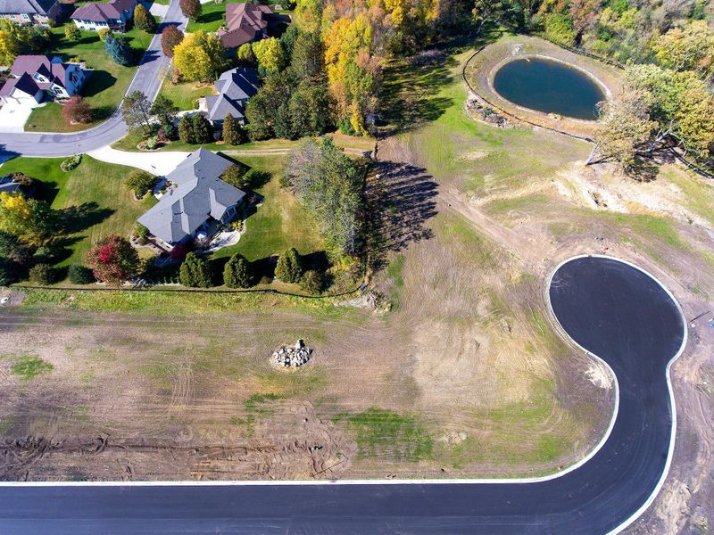 2220 NE Maple Leaf Ln, Owatonna, MN 55060