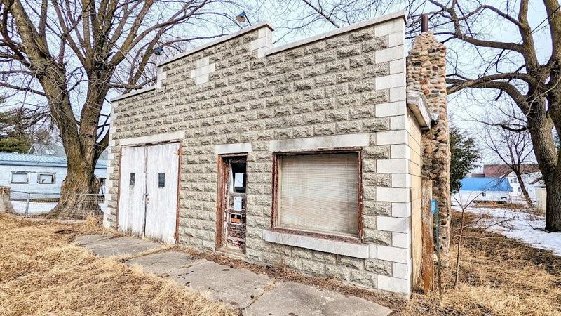 16026 County 5, Spring Valley, MN 55975