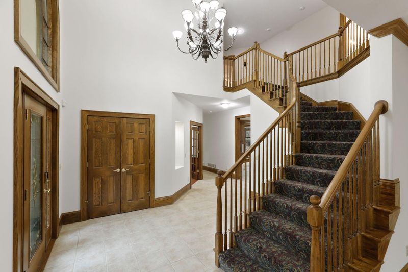9 Windy Hill Ct, Sunfish Lake, MN 55077