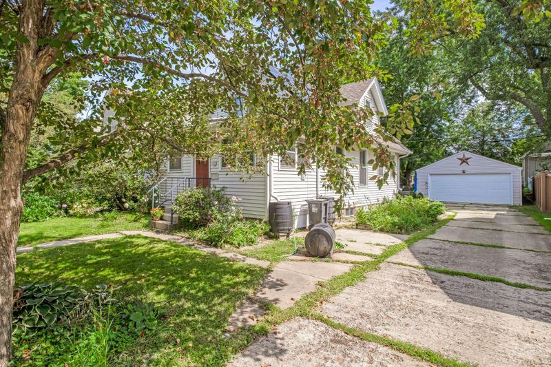 1030 Como Pl, Saint Paul, MN 55103