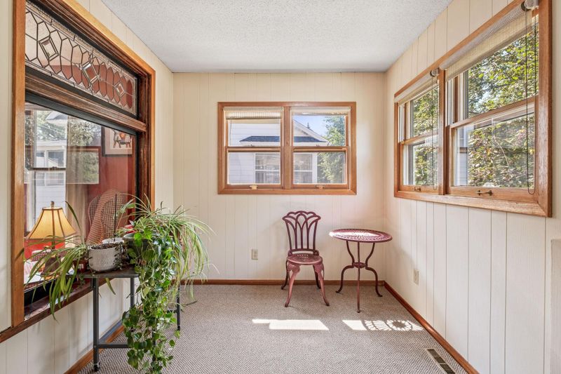 1030 Como Pl, Saint Paul, MN 55103