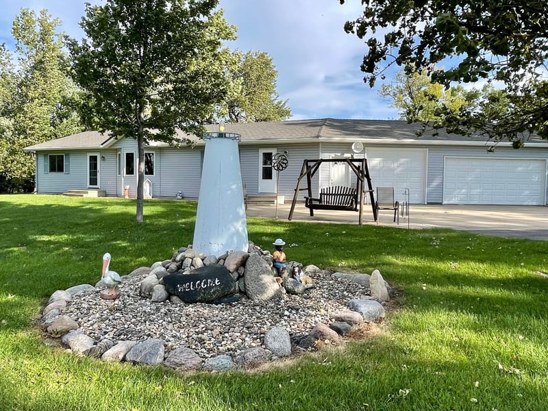 2596 201st St, Currie, MN 56123