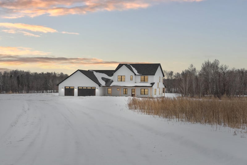 6086 307th Ave NE, Cambridge, MN 55008