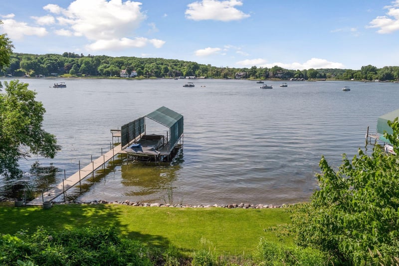 1375 Park Dr, Mound, MN 55364