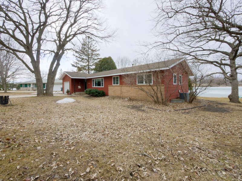 1102 Ridgeway Dr, Alexandria, MN 56308