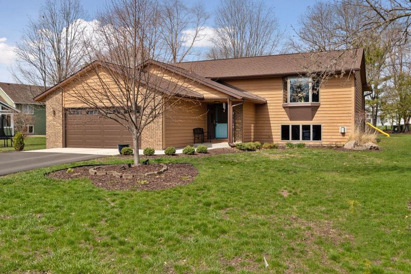 82 Lakeview Terrace Blvd, Waconia, MN 55387