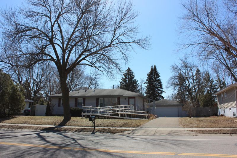 4825 Brookdale Dr N, Brooklyn Park, MN 55443