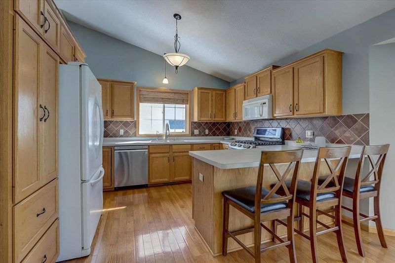 6101 Dufferin Dr, Savage, MN 55378