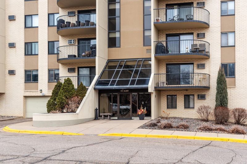 1111 Elway St #102, Saint Paul, MN 55116