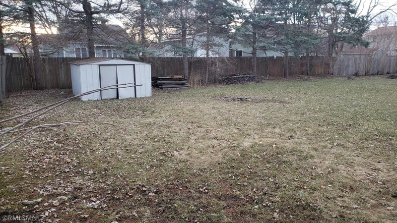 6029 Bryant Ave N, Brooklyn Center, MN 55430