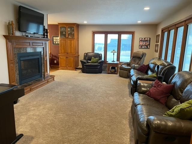 1409 S Shore Dr, Worthington, MN 56187