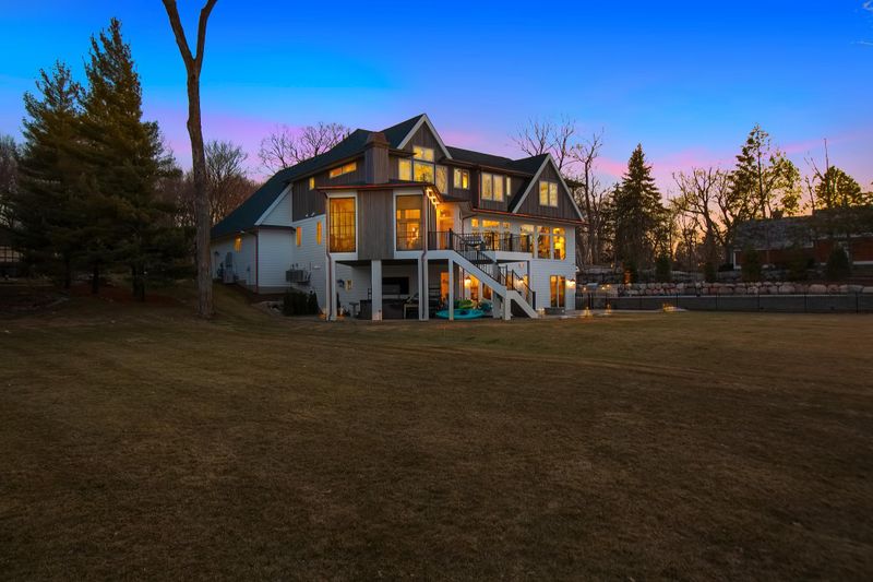 27680 Island View Rd, Excelsior, MN 55331