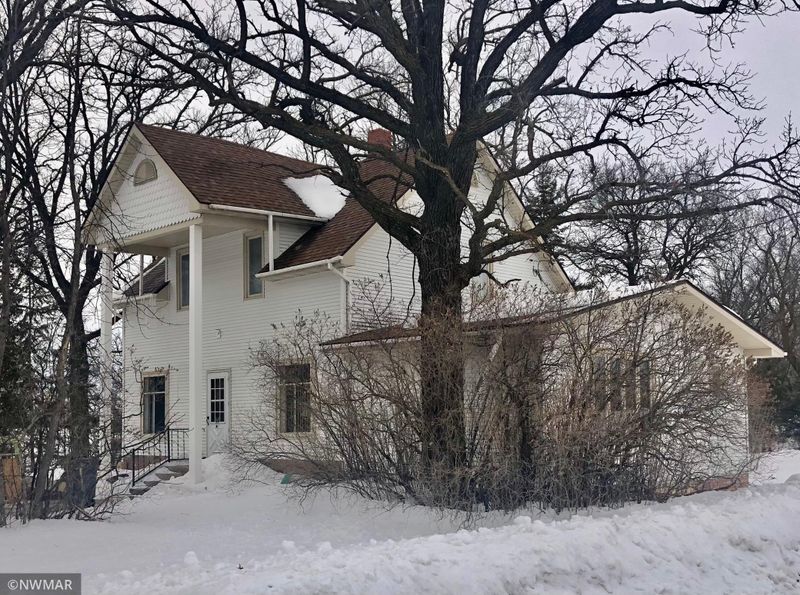 215 Bakke Ave W, Newfolden, MN 56738
