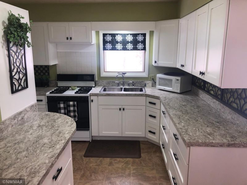 215 Bakke Ave W, Newfolden, MN 56738