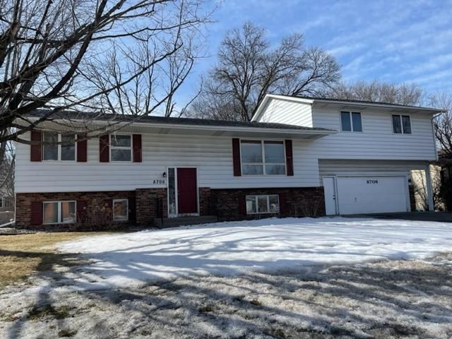 8706 Penn Ave S, Bloomington, MN 55431