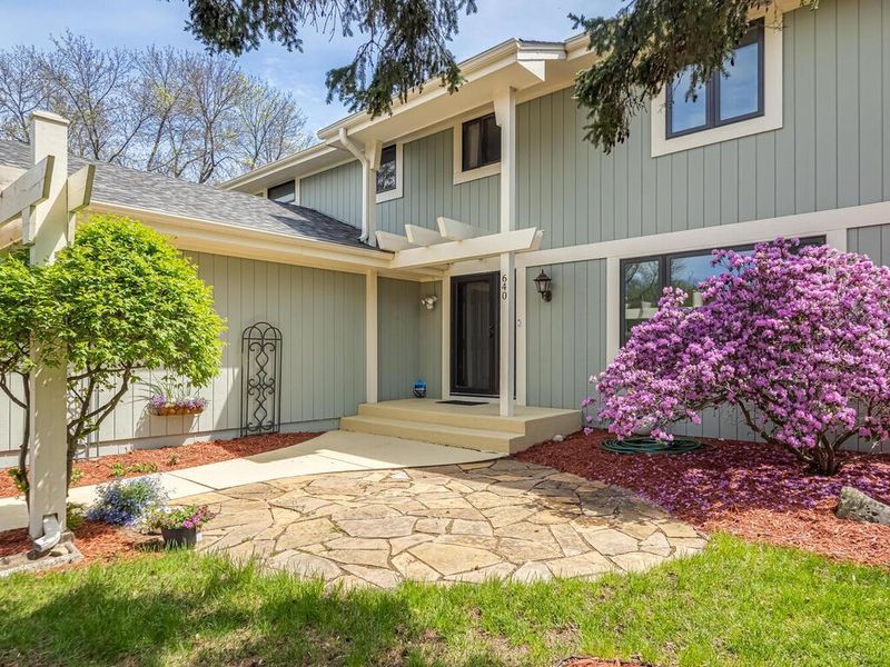 640 Windemere Curve, Plymouth, MN 55441