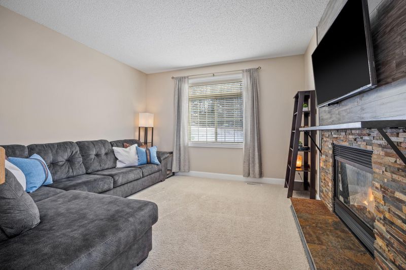 6887 Pine Crest Trl S, Cottage Grove, MN 55016