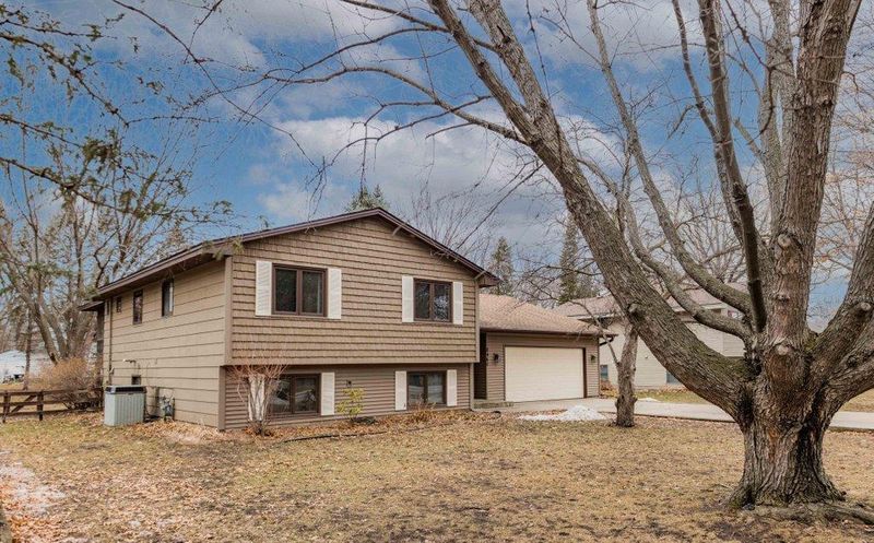 8460 Groveland Rd, Mounds View, MN 55112