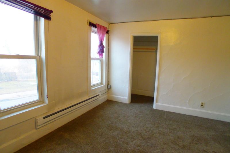 1049 Arcade St, Saint Paul, MN 55106