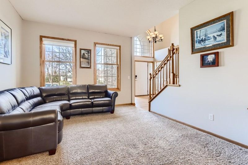 10191 Bridgewater Cir, Woodbury, MN 55129