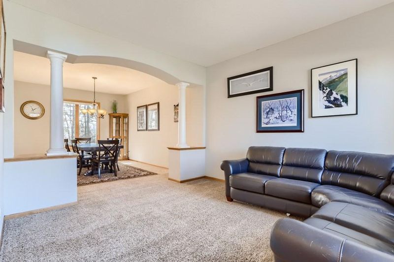 10191 Bridgewater Cir, Woodbury, MN 55129