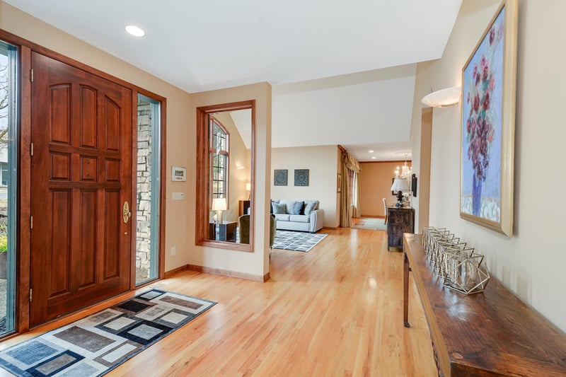 6277 Chasewood Dr, Eden Prairie, MN 55344