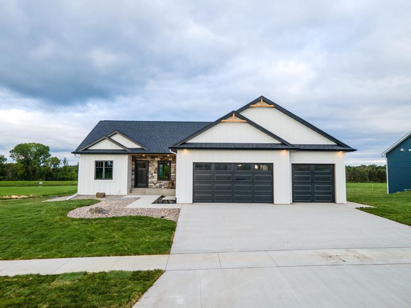 2154 Twiggy Dr NE, Stewartville, MN 55976