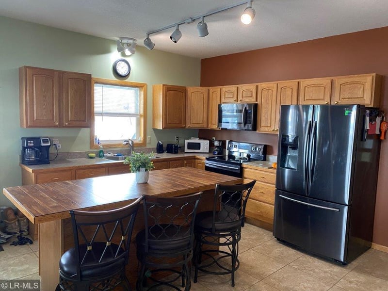27498 330th St, Wendell, MN 56590