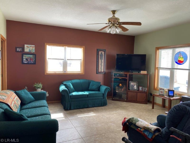 27498 330th St, Wendell, MN 56590