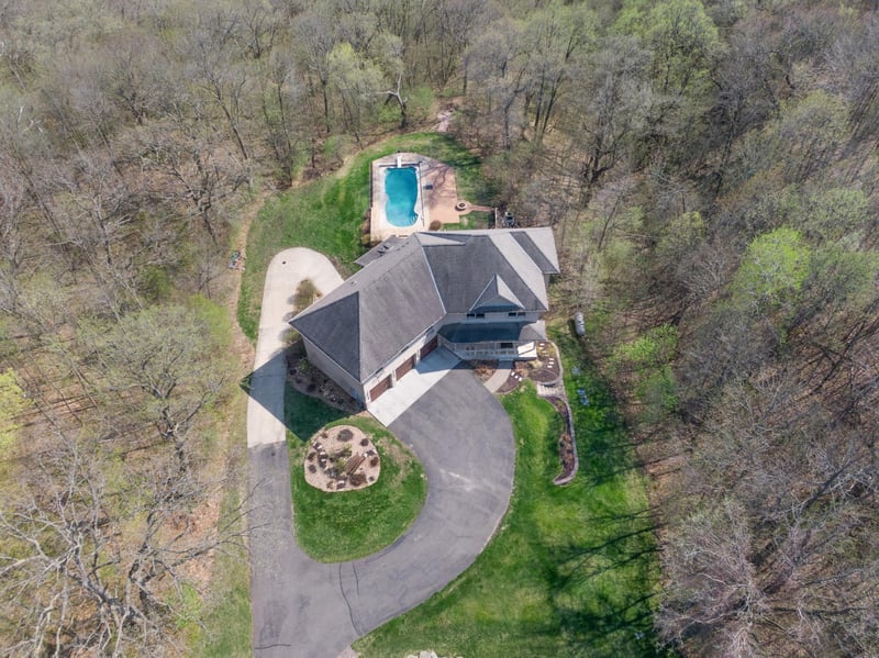 19211 Shamrock Ln, Shafer, MN 55074