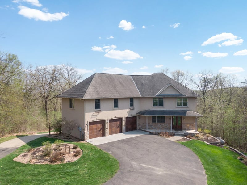 19211 Shamrock Ln, Shafer, MN 55074
