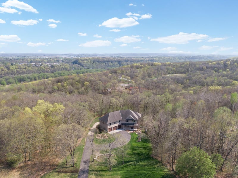 19211 Shamrock Ln, Shafer, MN 55074